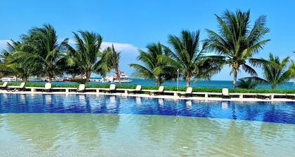 BEACHFRONT w/Huge pool & private terrace l BBQ I Fast WiFi 2Br