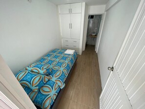 4 dormitoris, planxa i posts de planxar, wifi gratuïta i roba de llit 