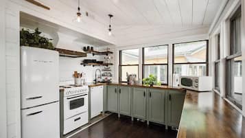 Micro-ondes, plaque de cuisson, lave-vaisselle