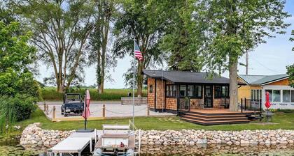 Cozy & Scenic Lakeside Retreat