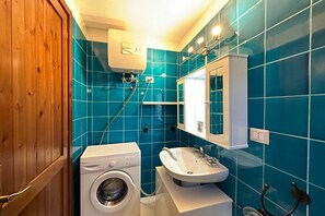 Een douche, een haardroger, een bidet