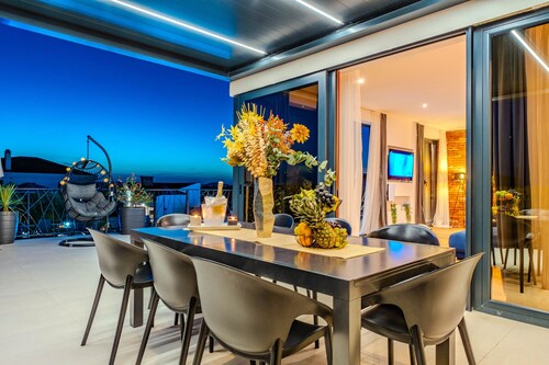 Beautiful villa Lara in Vrana with pool