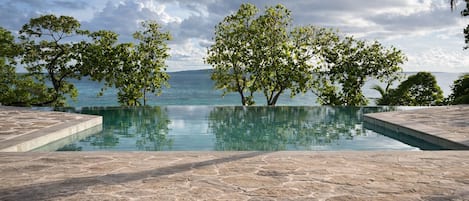 2 outdoor pools