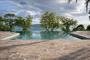 2 piscinas al aire libre