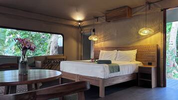 1 habitación y espacio para trabajar con laptop