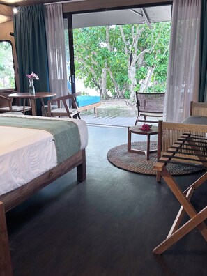 1 soverom, skrivebord for bærbar PC og strykejern/-brett