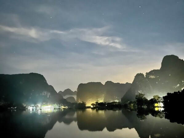 Façade de l’hébergement  – soirée/nuit