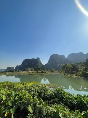 Outdoor dining - Trang An Pristine View Homestay (Hoa Lu)