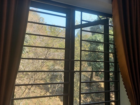 Escritorio y espacio para trabajar con laptop