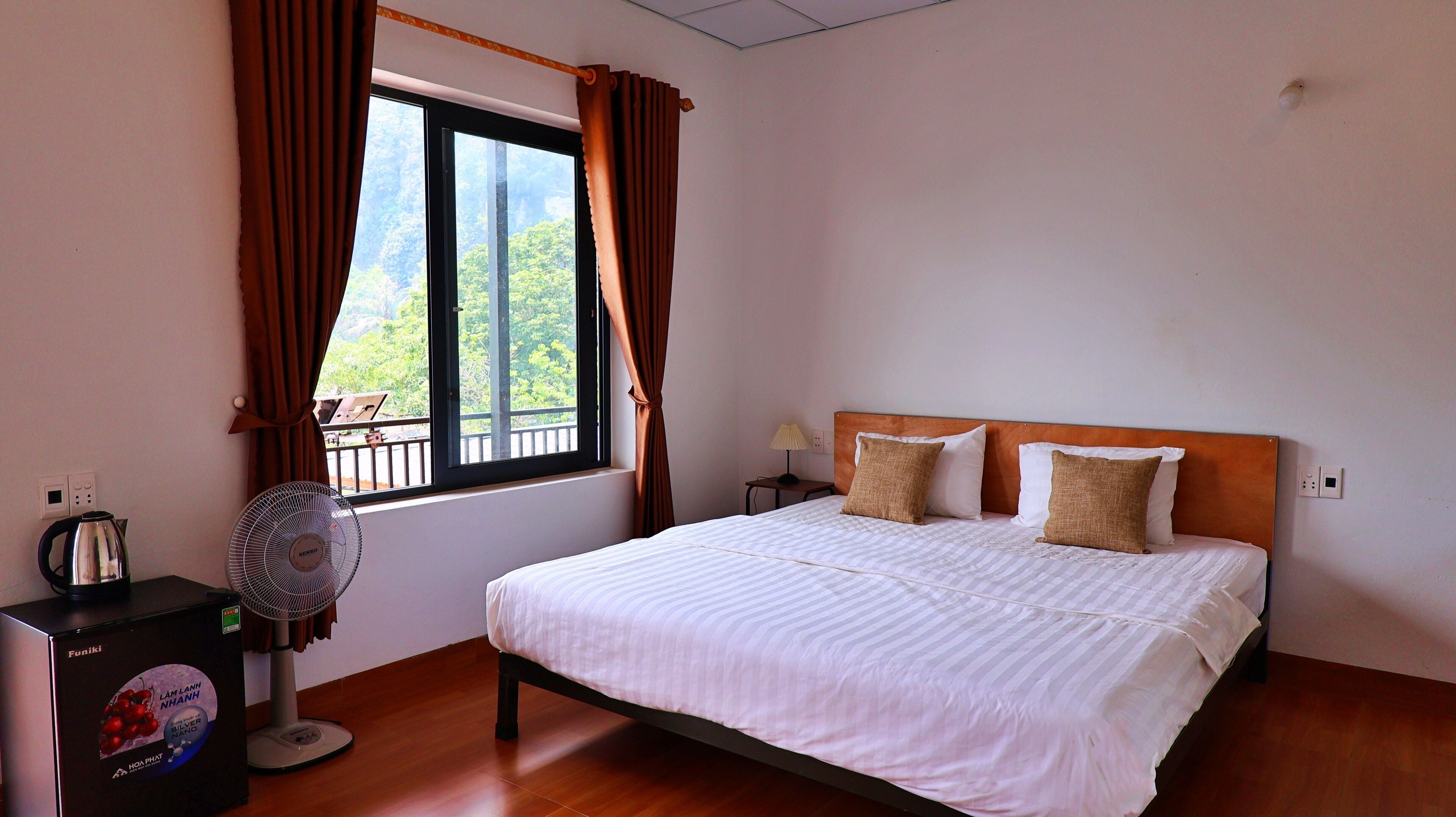 Basic Double Room, Mountain View | Minibar, desk, laptop workspace, soundproofing