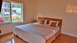 Double Room, 1 Katil Raja (King), Lake View, Mountainside | Depan hartanah