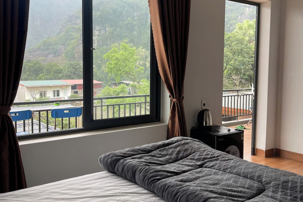 Minibar, skrivebord, skrivebord for bærbar PC og lydisolert