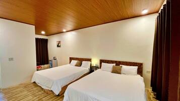 Quadruple Room, Mountain View, Lakeside | Minibar, desk, laptop workspace, soundproofing