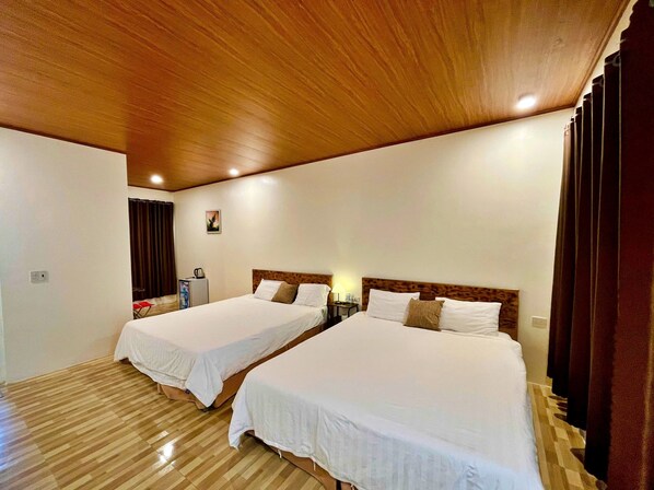 Quadruple Room, Mountain View, Lakeside | Minibar, desk, laptop workspace, soundproofing - Trang An Pristine View Homestay (Hoa Lu)