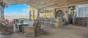 Lakefront 5BR Home w/ Jacuzzi and Outdoor Grill