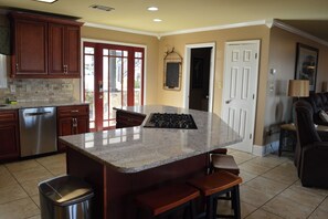 Interior - Lakefront 5BR Home w/ Jacuzzi and Outdoor Grill (Gilbert)