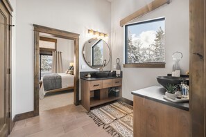 5 bedrooms, iron/ironing board, travel cot, free WiFi