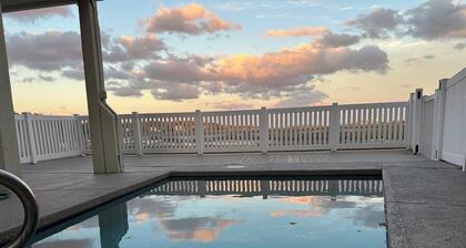 Minutes to the Beach 5 Bed 4 Bath Pool House, Stunning Marsh View