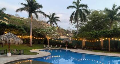 Stunning full Ocean View, charming 2Beds condo with fitness room, WiFi