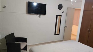 3 bedrooms, desk, free WiFi, bed sheets