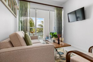 Smart TV - 2BR Modern Condo|Gym|Pool|Beach Tennis|MinsBeach (Noord)