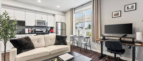 Smart TV, computer monitors