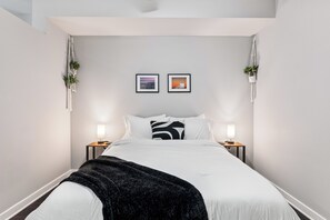 1 bedroom, desk, WiFi, bed sheets