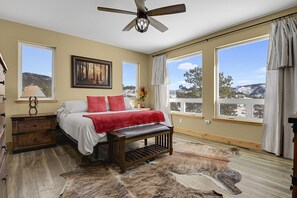 3 bedrooms, desk, iron/ironing board, free WiFi - Stunning Views | Wildlife | Fire Table | Wood Stove (Florissant)