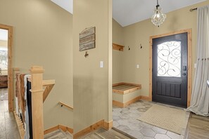 Interior - Stunning Views | Wildlife | Fire Table | Wood Stove (Florissant)