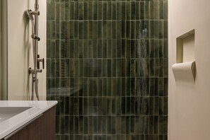 Een douche, een haardroger, een bidet