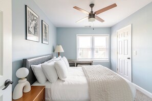 2 室のベッドルーム、デスク、WiFi、ベッドシーツ