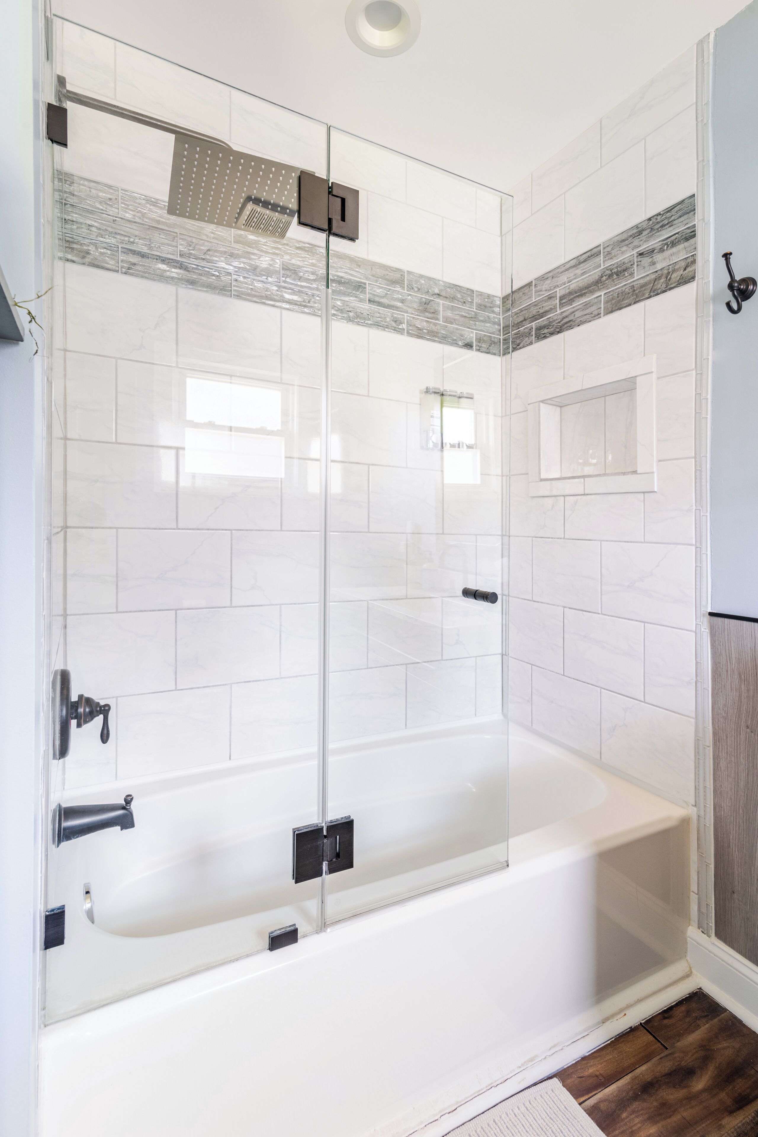 Ducha, secador de pelo, bidet, toallas