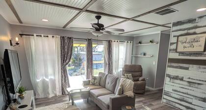 New-Lakewood Ranch Private Cottage/Pool on 5 Acres of Waterfront-Lake Manatee