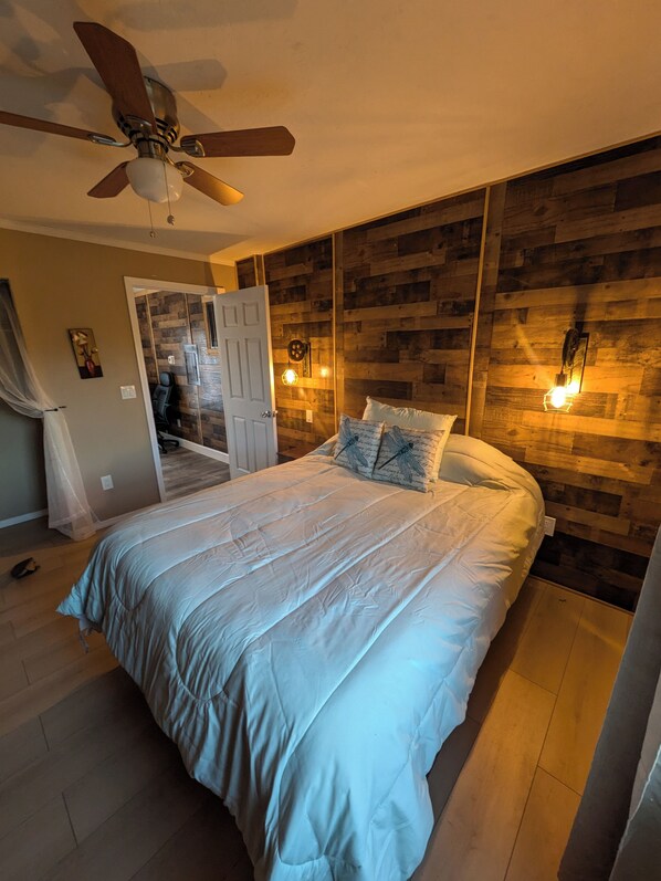 2 bedrooms, desk, free WiFi, bed sheets