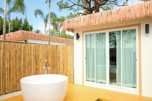 Phòng Deluxe, bồn tắm, quang cảnh biển | Bộ trải giường 