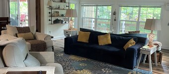 By The Rivers Edge....remodeled cozy cottage