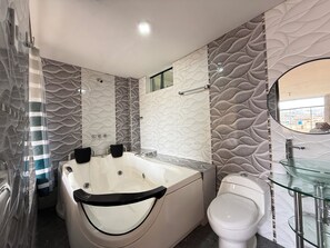 Superior Room | Bathroom - Hotel El Gran Patriarca (Cajamarca)