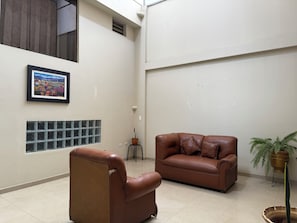 Living area - Hotel El Gran Patriarca (Cajamarca)