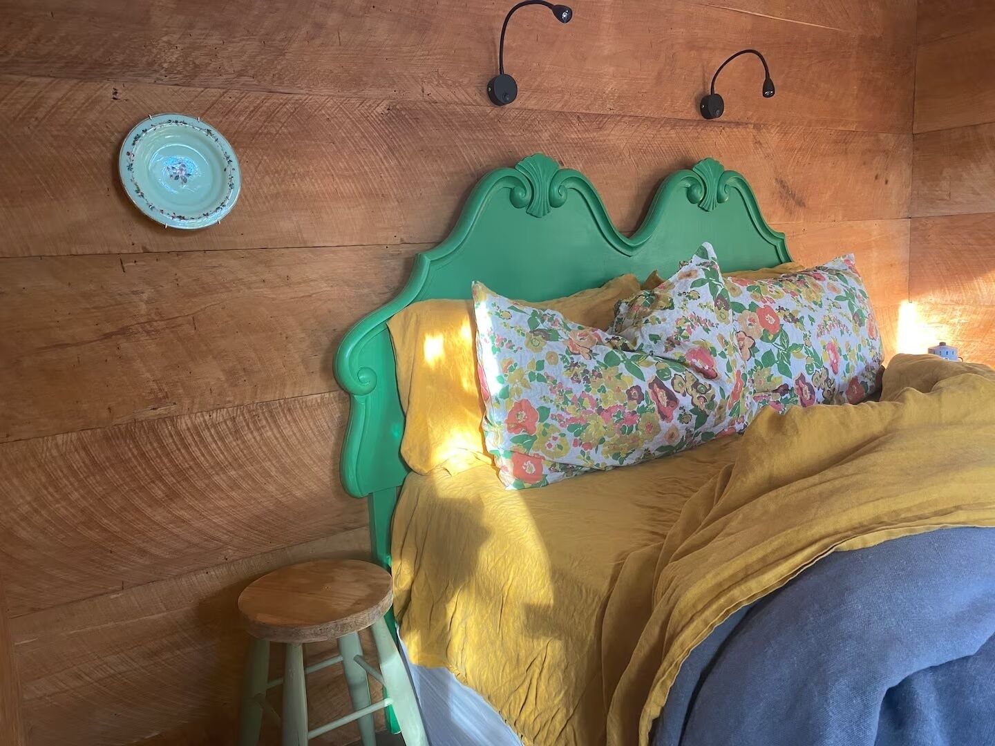 1 bedroom, bed sheets