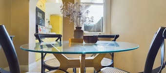 Seaside Cottage Retreat in Leigh-on-Sea