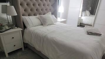 3 quartos, ferros/tábuas de passar roupa, Wi-Fi, roupa de cama