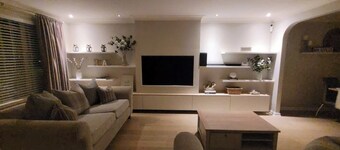 3 bedroom, Sleeps 6, free parking