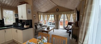 2 Bed Lodge-Sleeps 4-stunning views -Pet Friendly