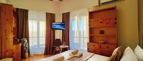 Apartment, 4 Bedrooms, Balcony | Living room