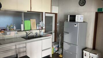 Triple Room | Private kitchen | Electric kettle