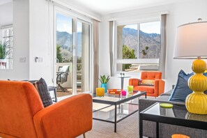 TV - Stunning La Palme Palm Springs Getaway – 2 Bed, 2 Bath w/ Breathtaking Views (Palm Springs)