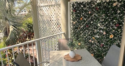 Cosy Apartment by the Beach - Holloways Beach, Cairns