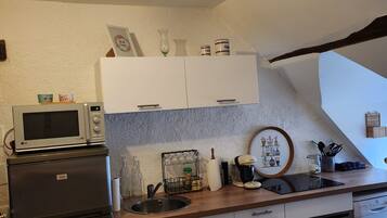 Micro-ondes, four, plaque de cuisson, lave-vaisselle