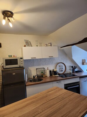 Micro-ondes, four, plaque de cuisson, lave-vaisselle