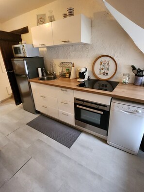 ميكروويف، فرن، موقد طهي مسطح، غسالة أطباق